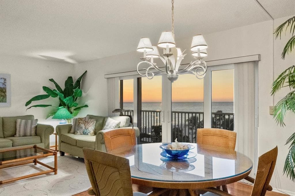 800 BENJAMIN FRANKLIN DRIVE UNIT 607 - 2bd/2ba - $1,000,000 - SARASOTA, FL