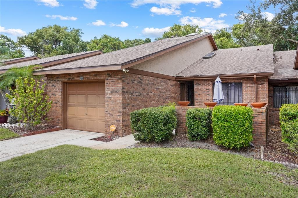 302 SAND TRAP COVE UNIT 302 - 3bd/2ba - $320,000 - LONGWOOD, FL