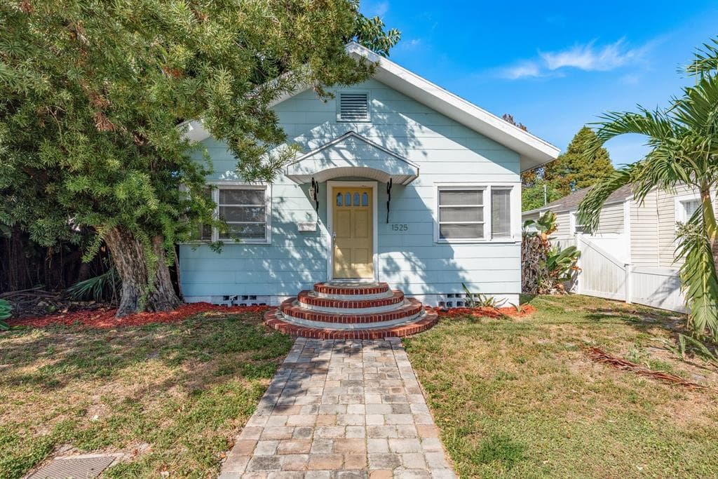 1525 38TH AVENUE N - 3bd/1ba - $250,000 - ST PETERSBURG, FL