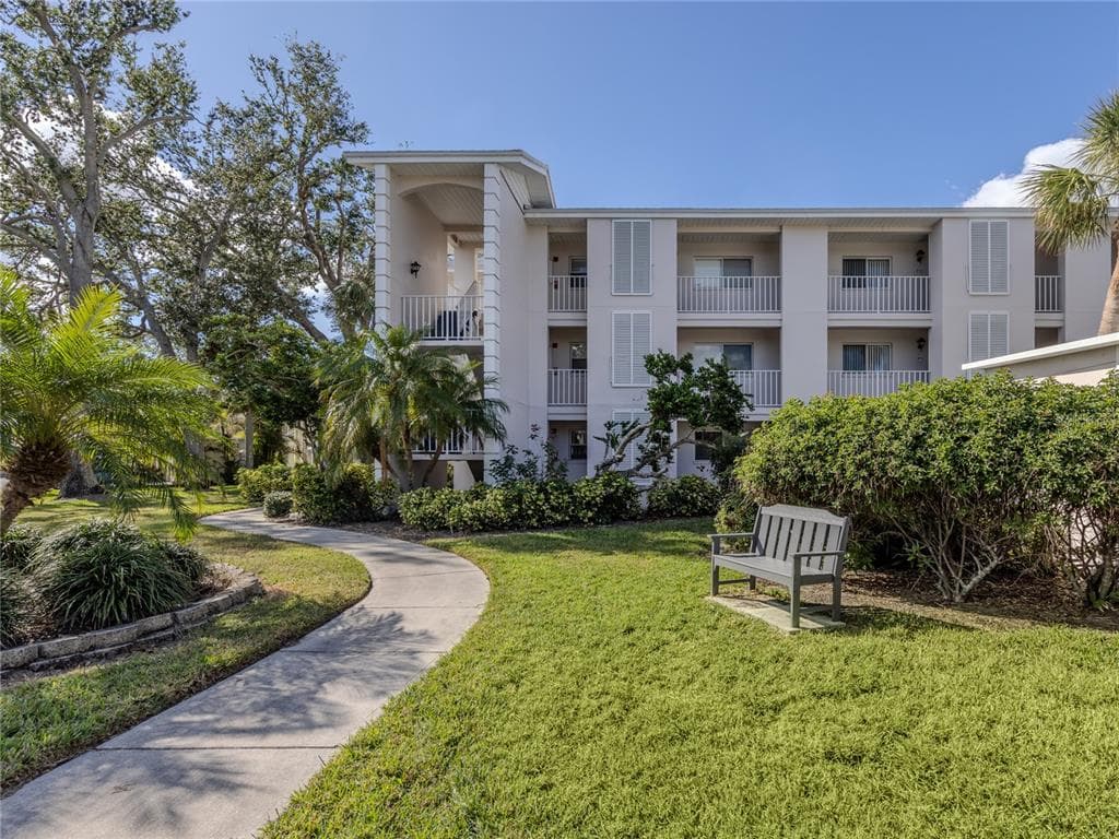437 CERROMAR LANE UNIT 312 - 3bd/2ba - $237,500 - VENICE, FL