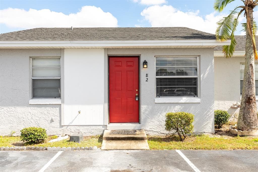 82 LAKE VILLA WAY - 2bd/1ba - $204,990 - KISSIMMEE, FL