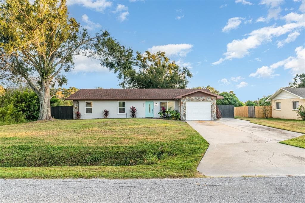 4616 34TH AVENUE E - 3bd/2ba - $390,000 - BRADENTON, FL