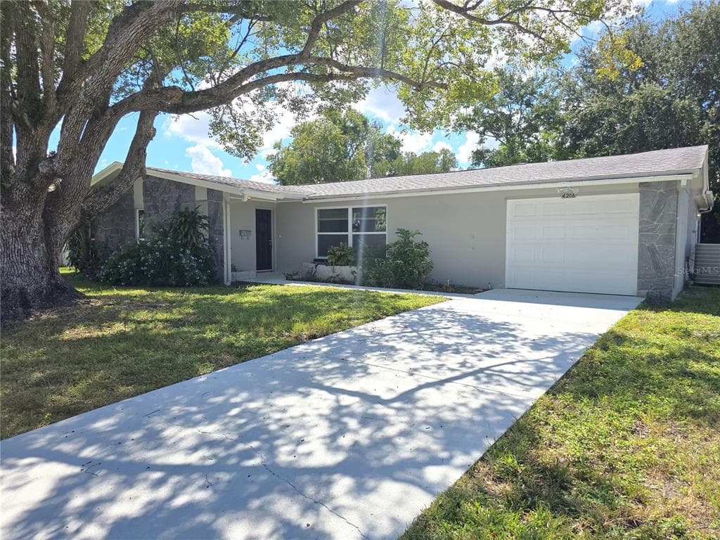 4206 GLISSADE DRIVE - 3bd/2ba - $269,900 - NEW PORT RICHEY, FL