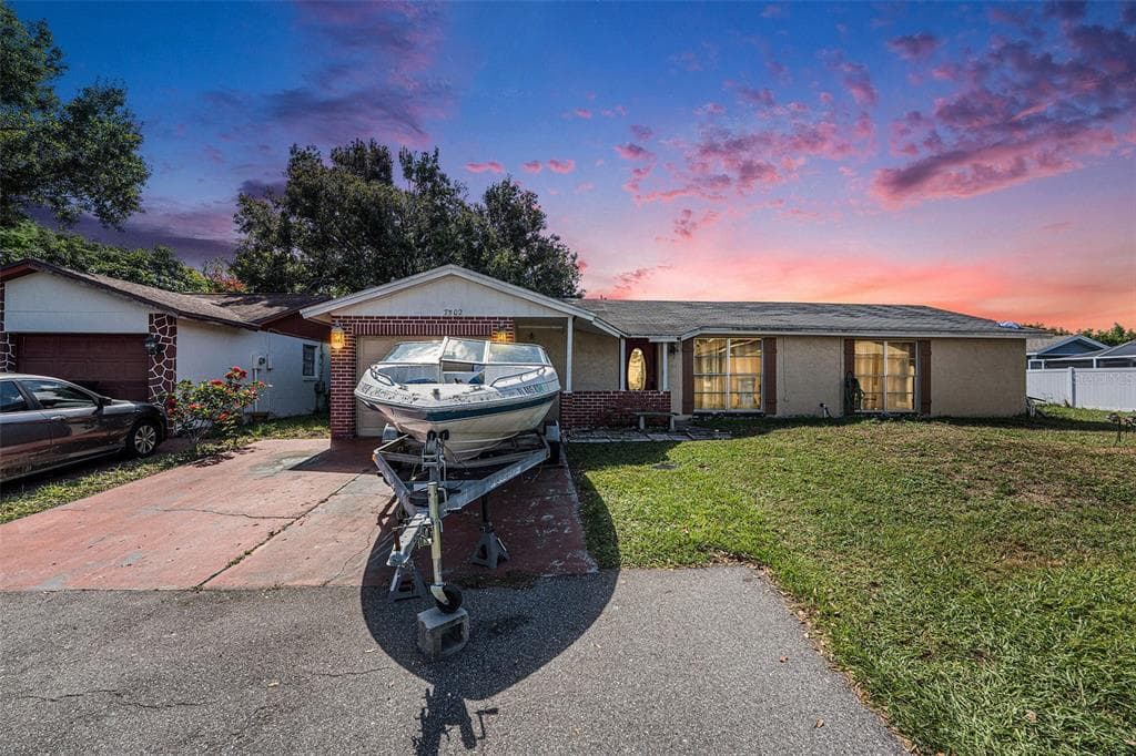 7502 POND VIEW COURT - 3bd/2ba - $279,900 - TAMPA, FL