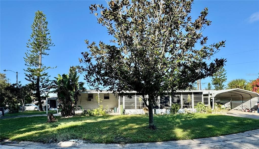 135 OAK STREET - 3bd/2ba - $180,000 - EDGEWATER, FL