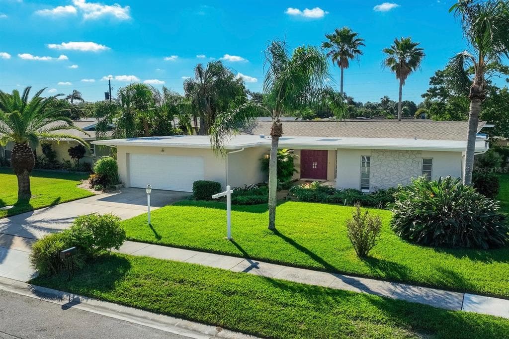 13850 SUNSET DRIVE - 3bd/2ba - $500,000 - LARGO, FL