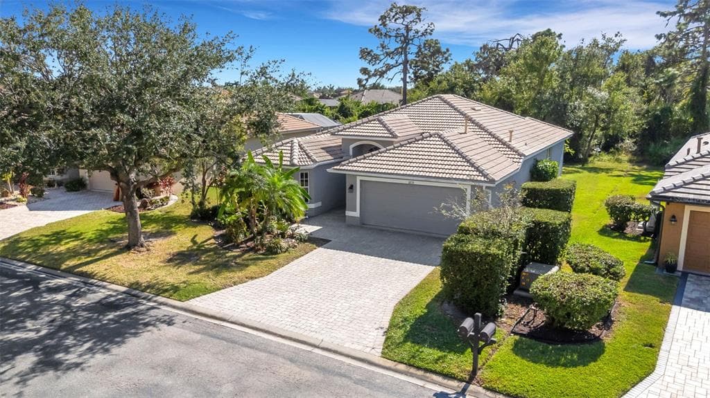 6874 74TH STREET CIRCLE E - 3bd/2ba - $450,000 - BRADENTON, FL