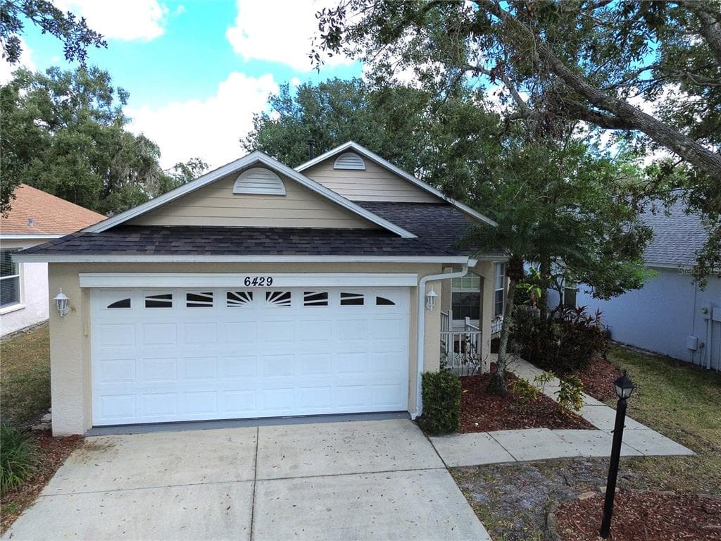 6429 BARBERRY COURT - 3bd/2ba - $375,000 - LAKEWOOD RANCH, FL