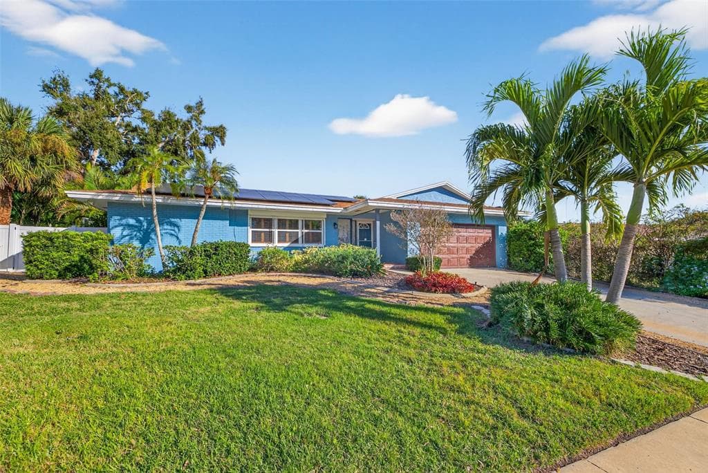 11275 APACHE PLACE - 3bd/2ba - $680,000 - LARGO, FL