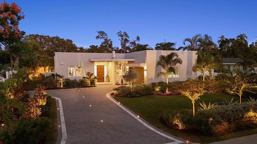 2711 BLOSSOM DRIVE - 3bd/2ba - $1,650,000 - SARASOTA, FL