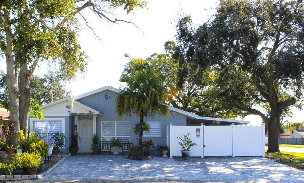 10301 FERNGLEN PLACE - 2bd/1ba - $355,000 - TAMPA, FL