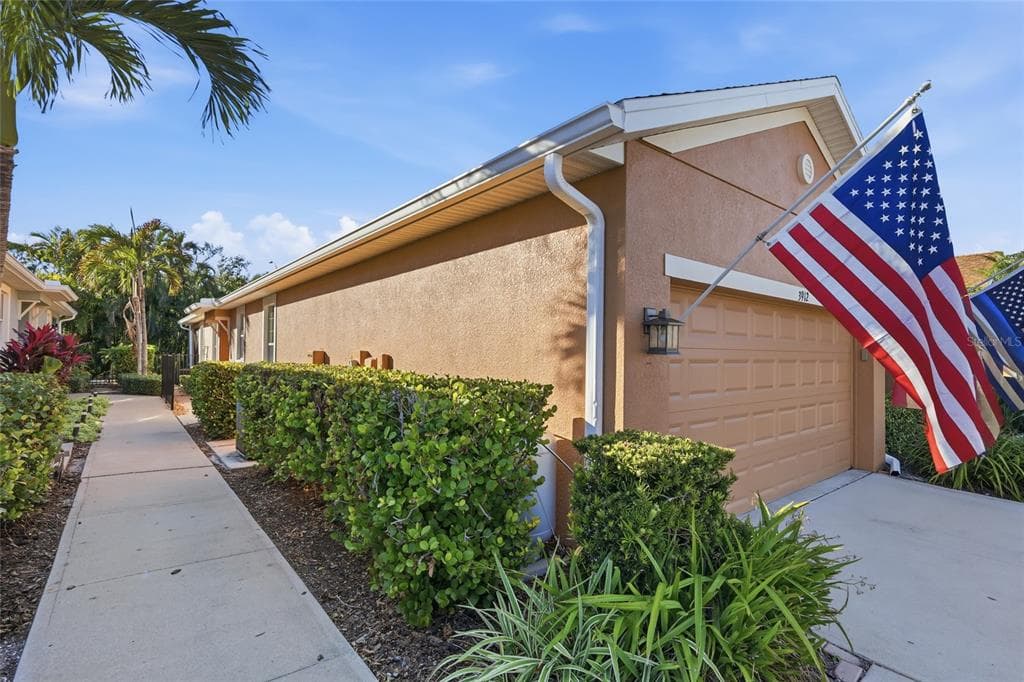 3912 BRIDLECREST LANE - Interior/Exterior Photo 3 - BRADENTON, FL