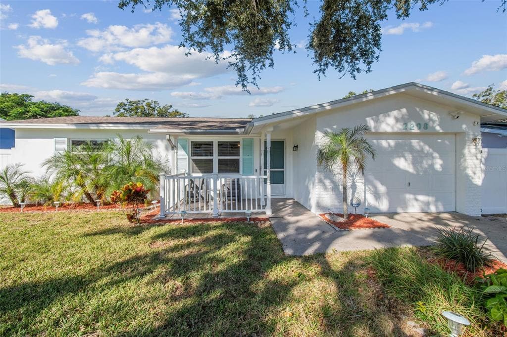 2208 LAUREN DRIVE - 2bd/1ba - $329,000 - LARGO, FL