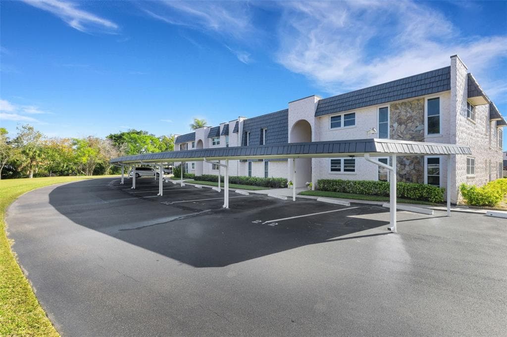 212 FERNWOOD CIRCLE UNIT 212