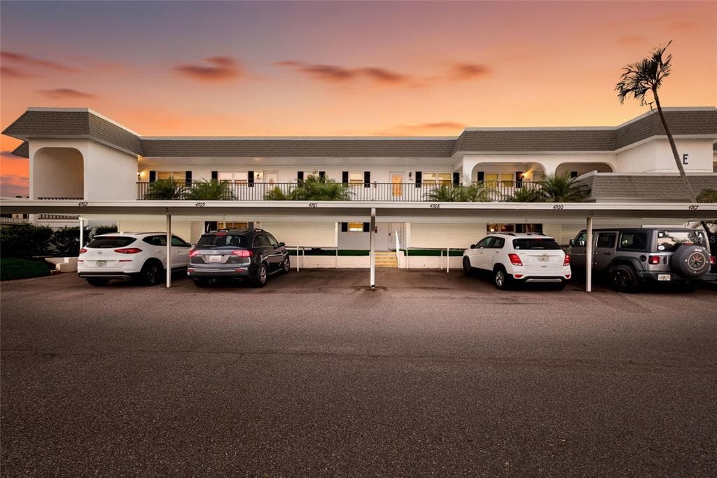 4761 INDEPENDENCE DRIVE UNIT 4761 - 2bd/2ba - $339,000 - BRADENTON, FL