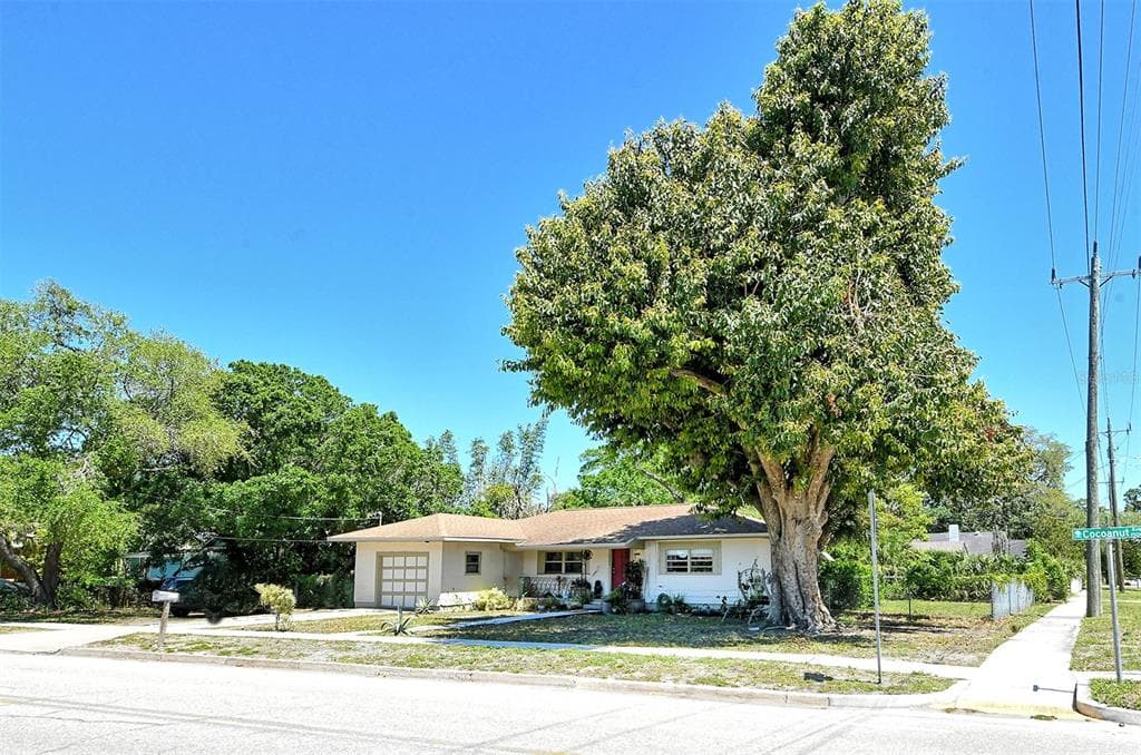 1504 COCOANUT AVENUE - 3bd/1ba - $550,000 - SARASOTA, FL