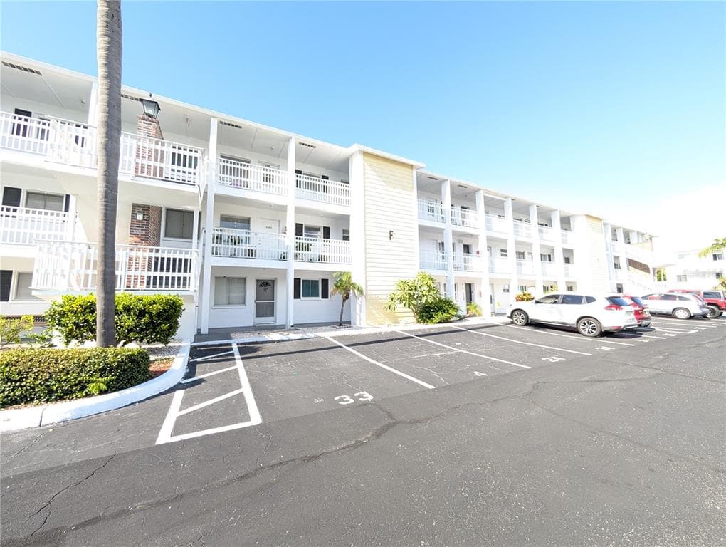 1563 LEISURE DRIVE UNIT F35 - 1bd/1ba - $66,000 - BRADENTON, FL