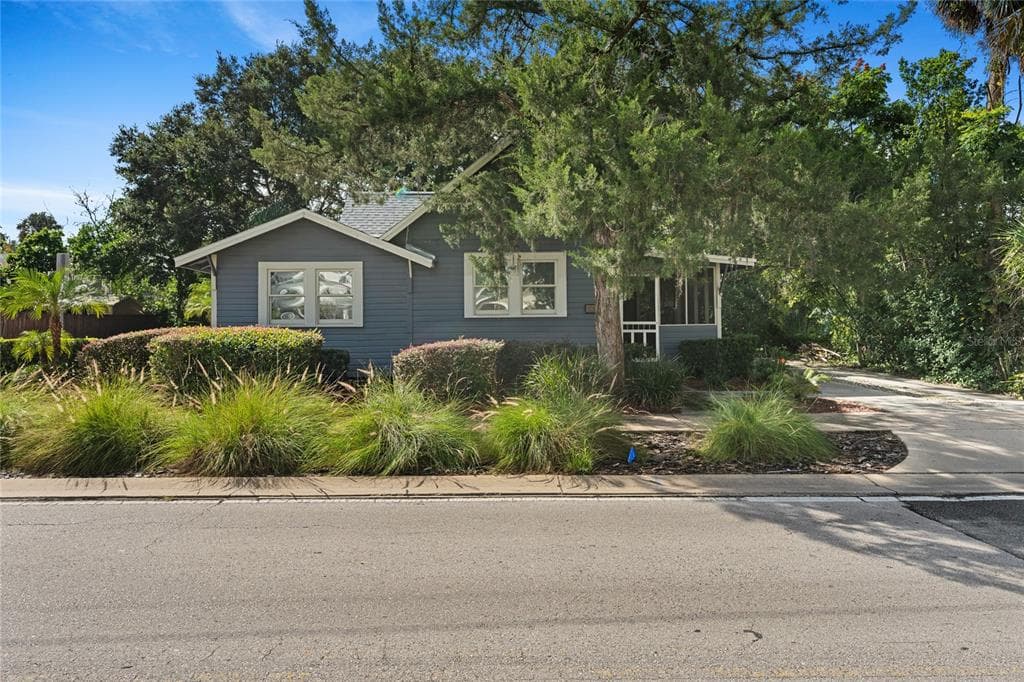 272 WARREN AVENUE - 4bd/1ba - $418,300 - LONGWOOD, FL