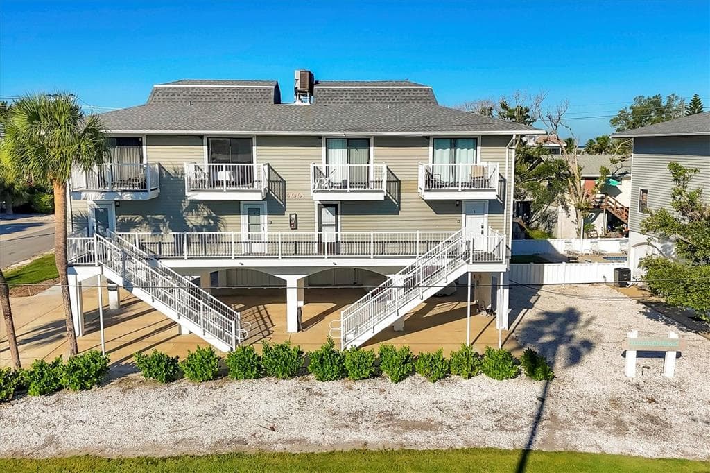 3400 6TH AVENUE UNIT 7 - 2bd/2ba - $599,000 - HOLMES BEACH, FL