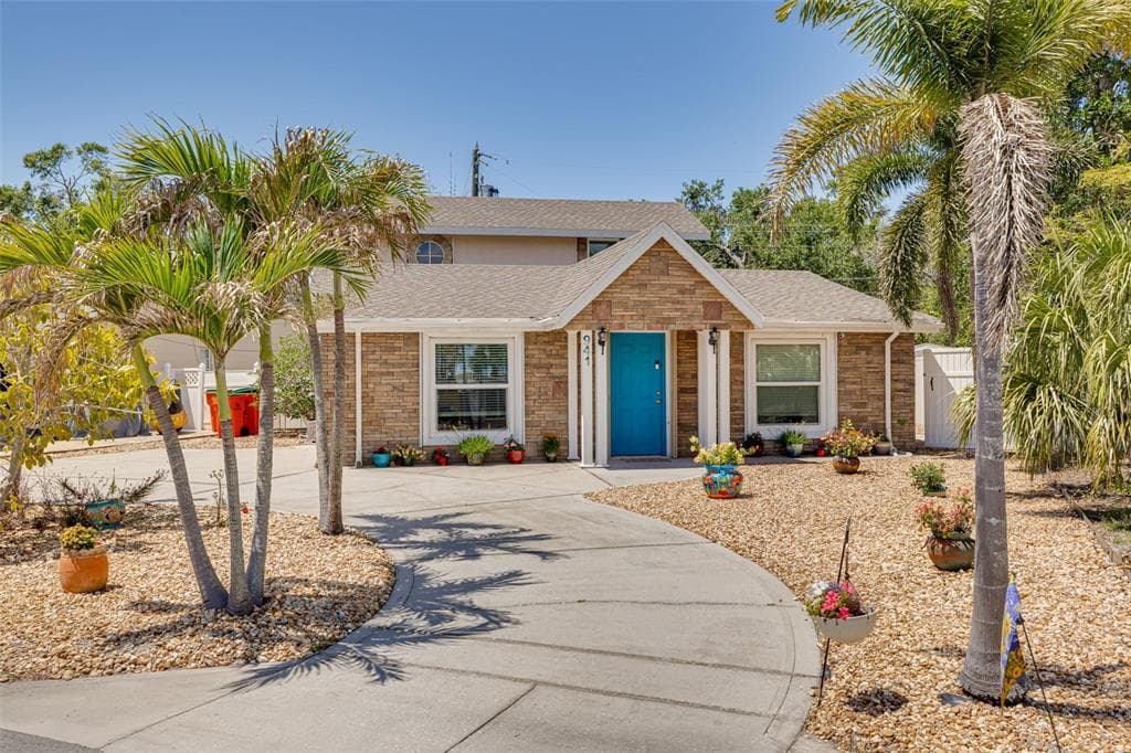 941 65TH STREET S - 3bd/2ba - $400,000 - ST PETERSBURG, FL