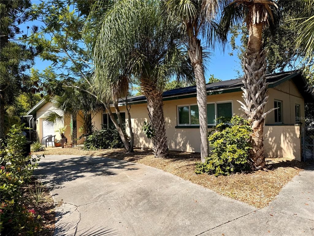 1721 BIRCHWOOD STREET - 2bd/2ba - $549,000 - SARASOTA, FL