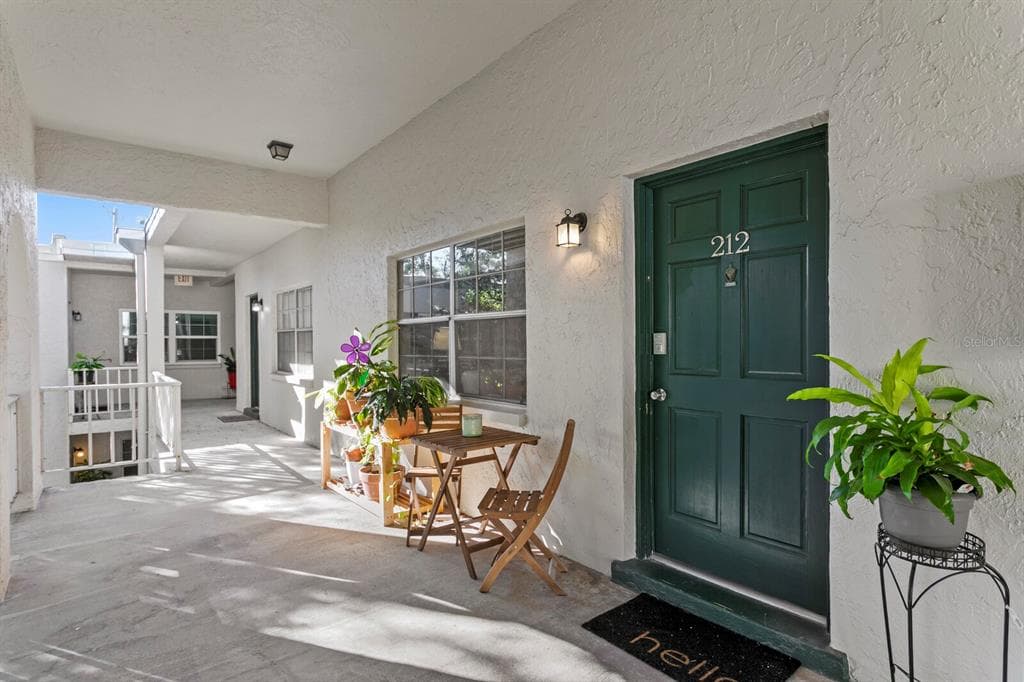 4335 AEGEAN DRIVE UNIT 212A - 1bd/1ba - $165,000 - TAMPA, FL