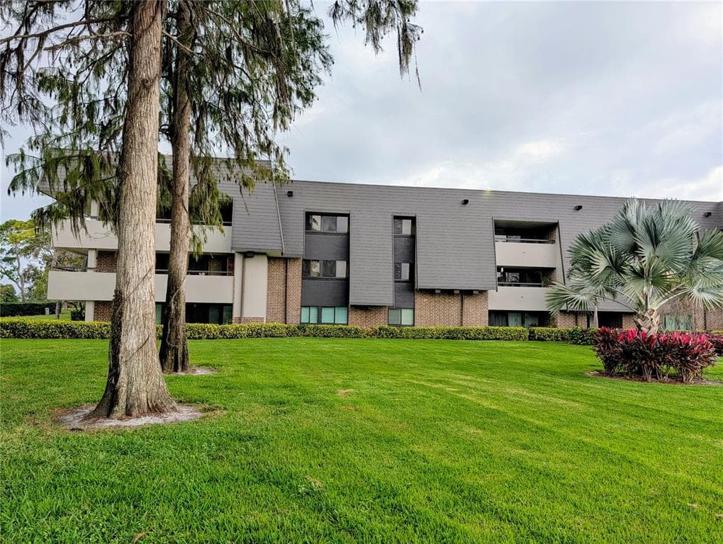 36750 US HIGHWAY 19 N UNIT 4-221 - 2bd/2ba - $370,000 - PALM HARBOR, FL