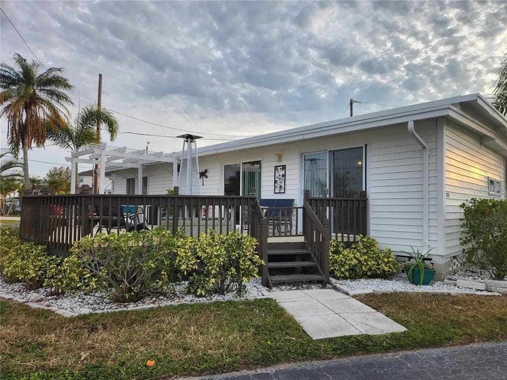 236 CAROL DRIVE UNIT 236 - 2bd/2ba - $199,900 - SEMINOLE, FL