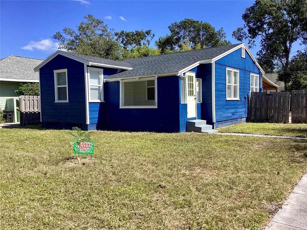 1404 COCOANUT AVENUE - 2bd/1ba - $199,000 - SARASOTA, FL