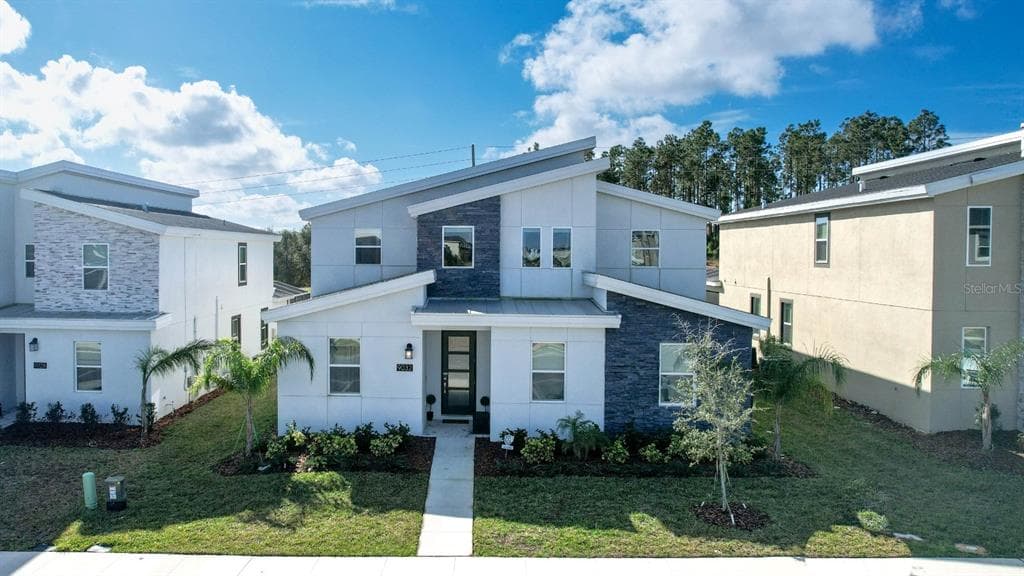 9032 SOMMERSET HILLS DRIVE - 7bd/5ba - $779,000 - DAVENPORT, FL