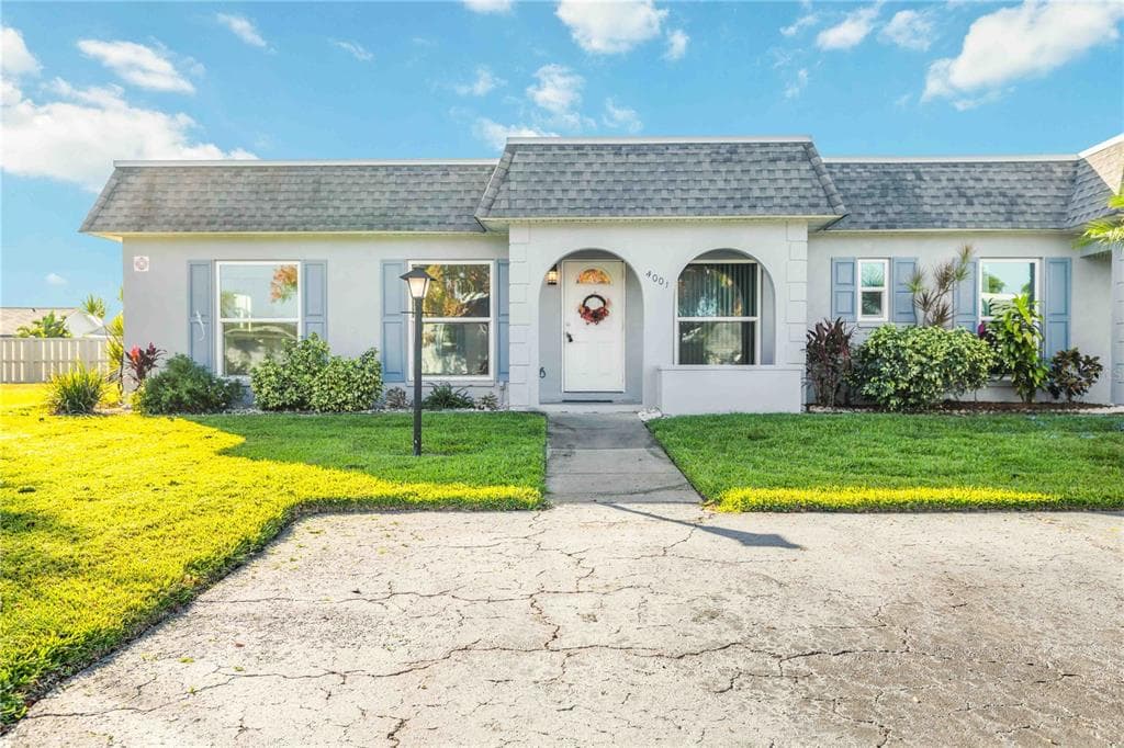 4001 38TH AVENUE DRIVE W UNIT 4001 - 2bd/2ba - $164,900 - BRADENTON, FL