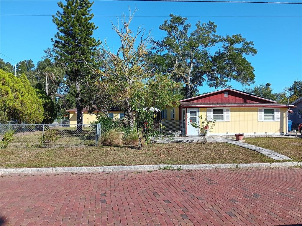 374 3RD STREET NW - 2bd/2ba - $469,000 - LARGO, FL