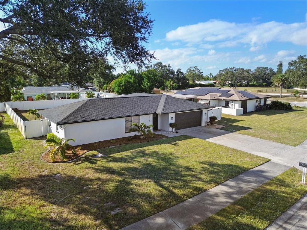7304 CLARIES DRIVE - 3bd/2ba - $475,000 - SARASOTA, FL