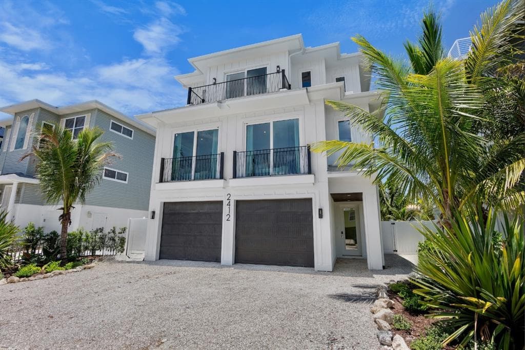 2412 AVENUE C - 7bd/7ba - $3,595,000 - BRADENTON BEACH, FL