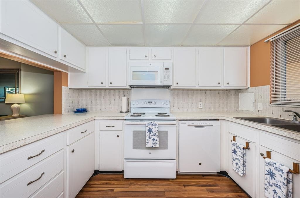 1200 NORTH SHORE DRIVE NE UNIT 314 - Interior/Exterior Photo 4 - ST PETERSBURG, FL