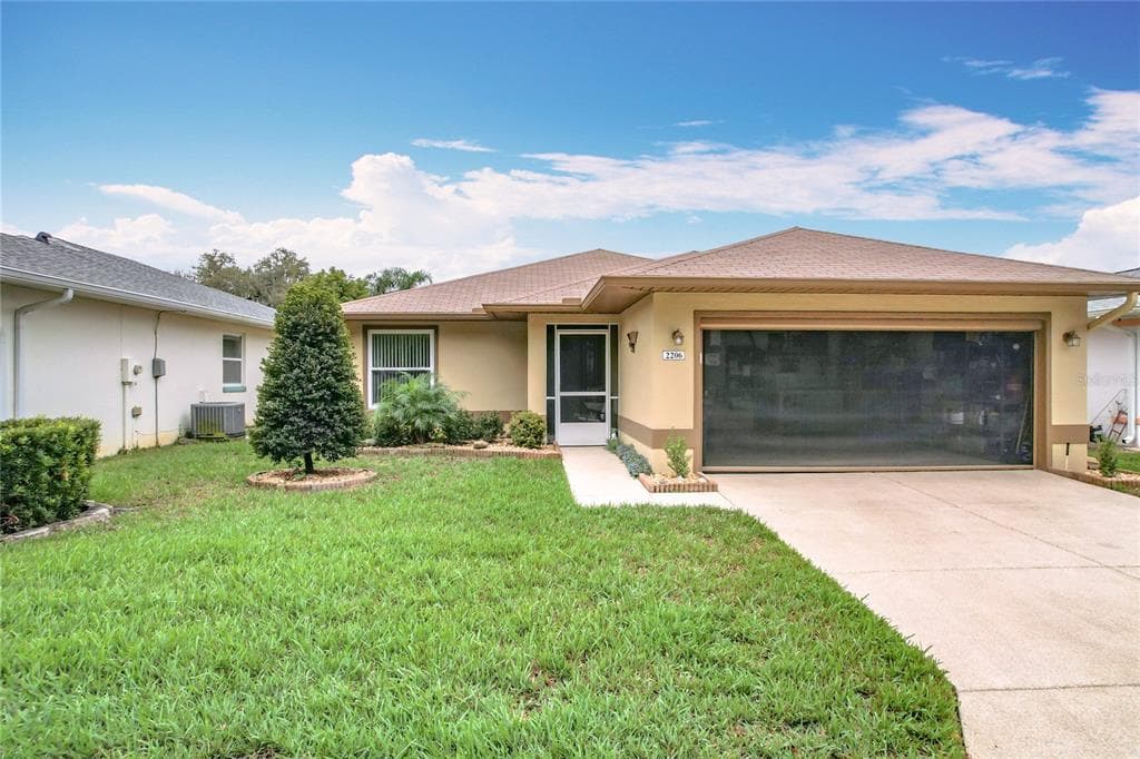 2206 SILVER LAKES DRIVE N - 3bd/2ba - $317,000 - LAKELAND, FL
