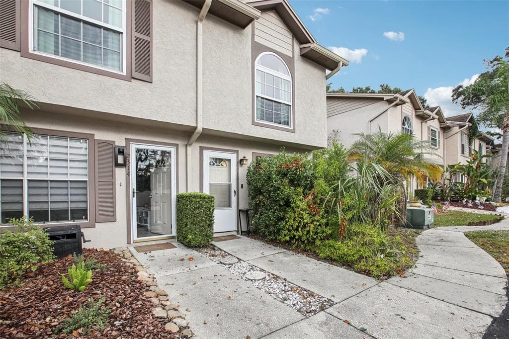 2316 FLETCHERS POINT CIRCLE - 2bd/3ba - $239,000 - TAMPA, FL