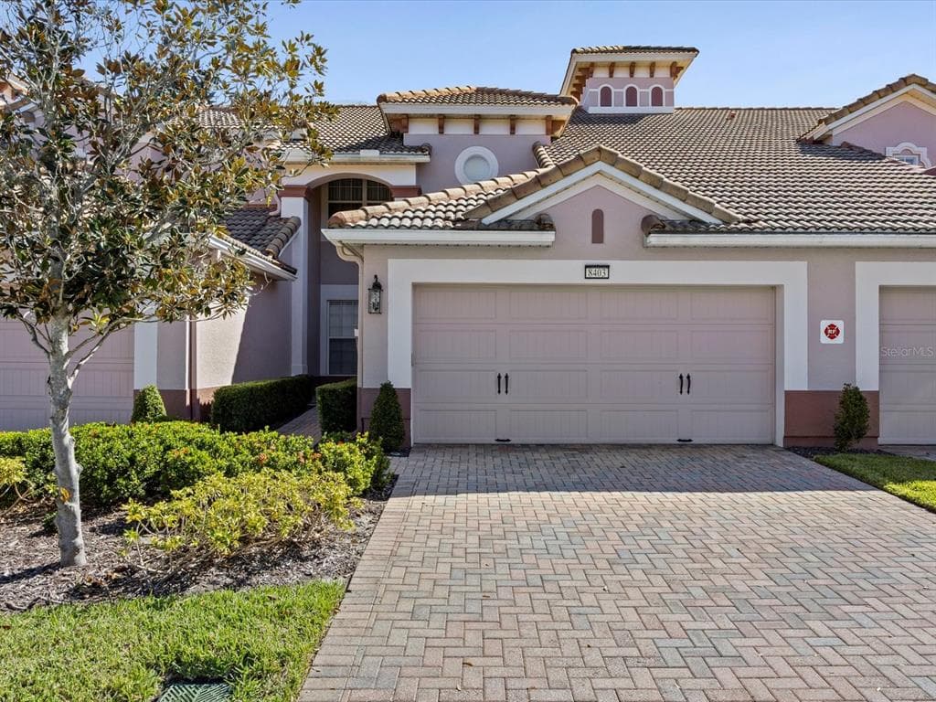 8403 RIVERDALE LANE - 3bd/3ba - $325,000 - DAVENPORT, FL