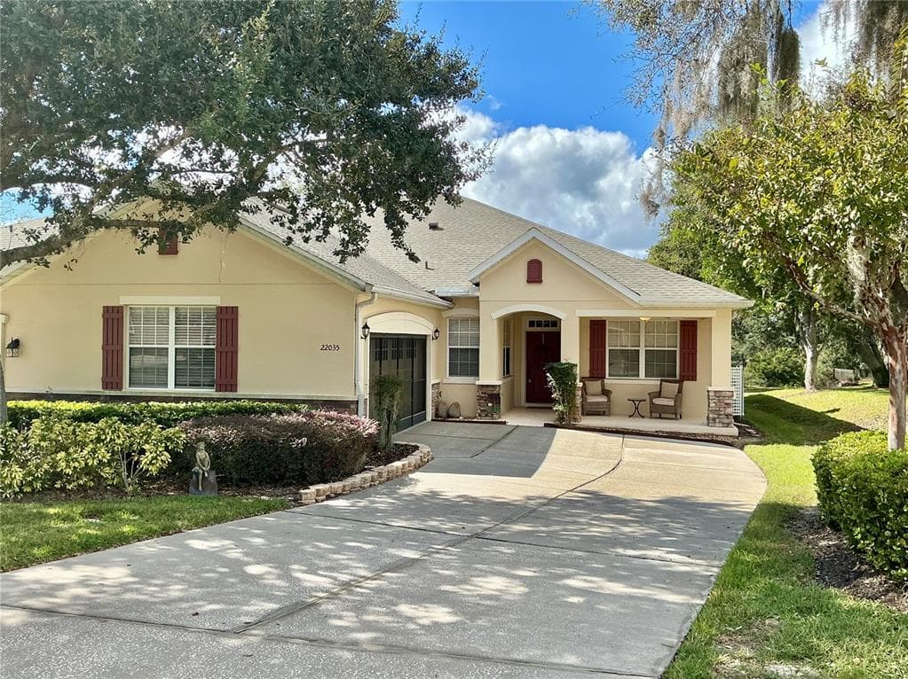 22035 BELGIAN COURT - 3bd/2ba - $325,000 - MOUNT DORA, FL