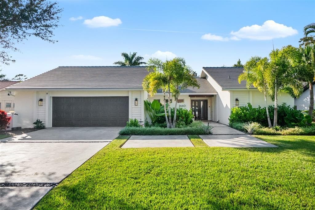 1660 PINE HARRIER CIRCLE - 3bd/3ba - $1,675,000 - SARASOTA, FL