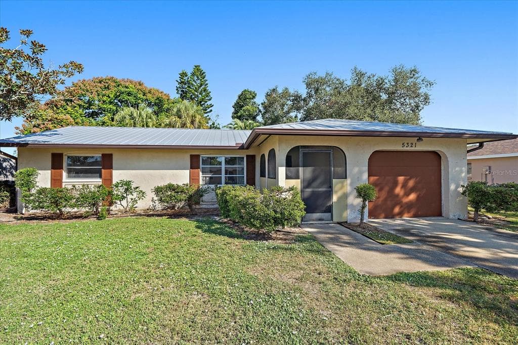 5321 FOXWOOD DRIVE - 3bd/2ba - $360,000 - SARASOTA, FL