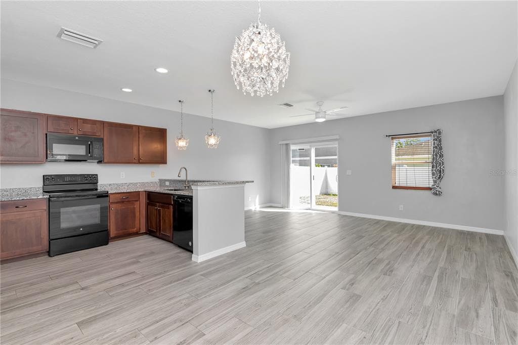 4035 11TH STREET E - 3bd/3ba - $359,900 - BRADENTON, FL