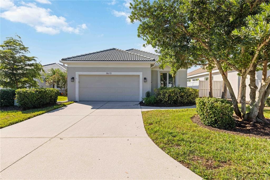 8610 53RD PLACE E - 2bd/2ba - $499,000 - BRADENTON, FL