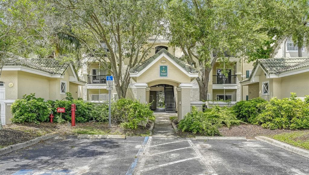 5160 NORTHRIDGE ROAD UNIT 212 - 3bd/2ba - $299,000 - SARASOTA, FL