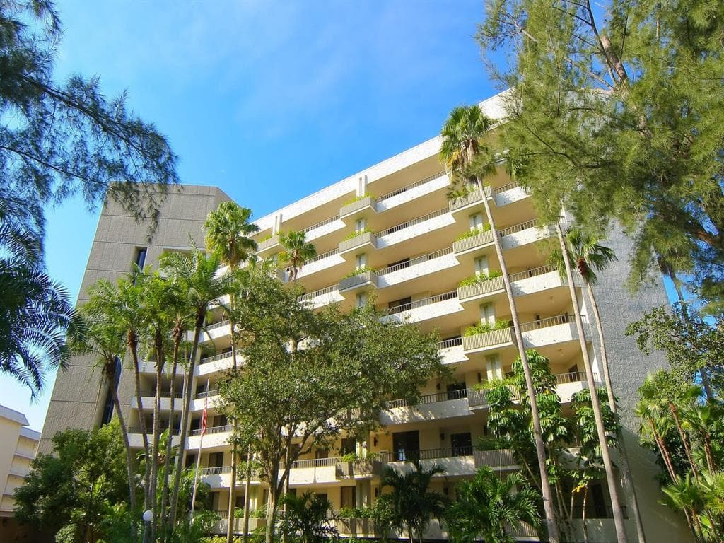 5880 MIDNIGHT PASS ROAD UNIT 906 - 2bd/2ba - $1,350,000 - SARASOTA, FL