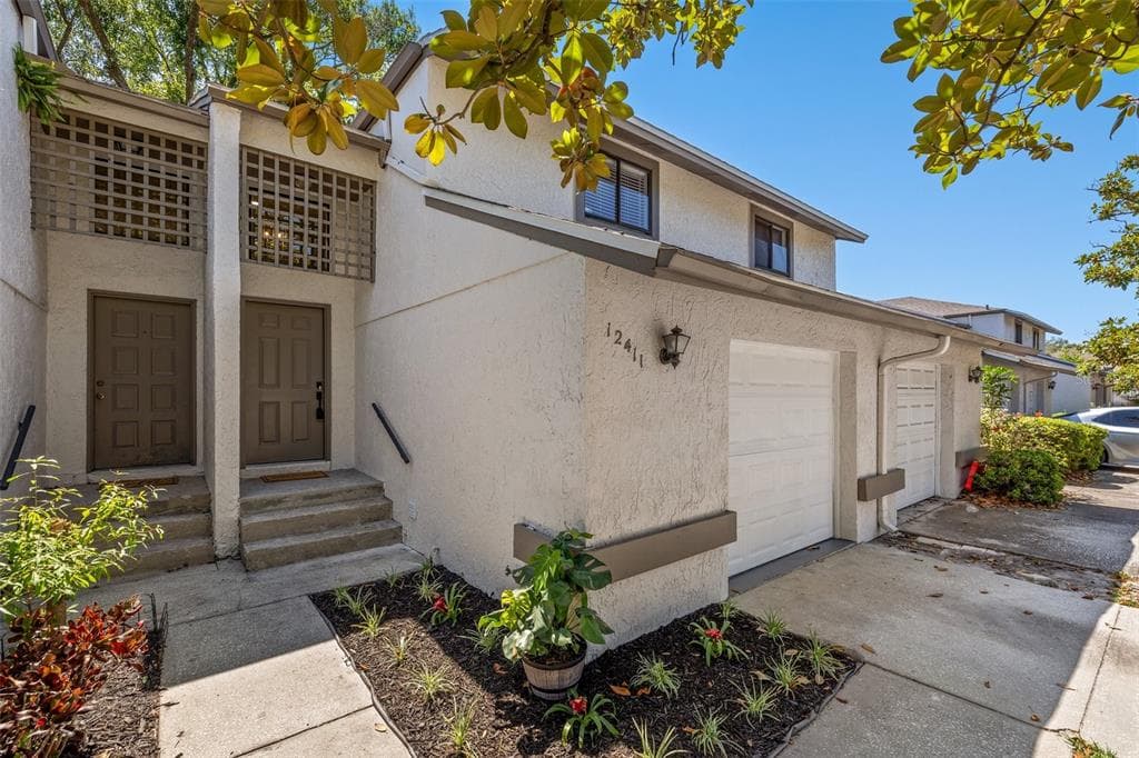 12411 TITUS COURT UNIT 12411 - 2bd/2ba - $215,000 - TAMPA, FL
