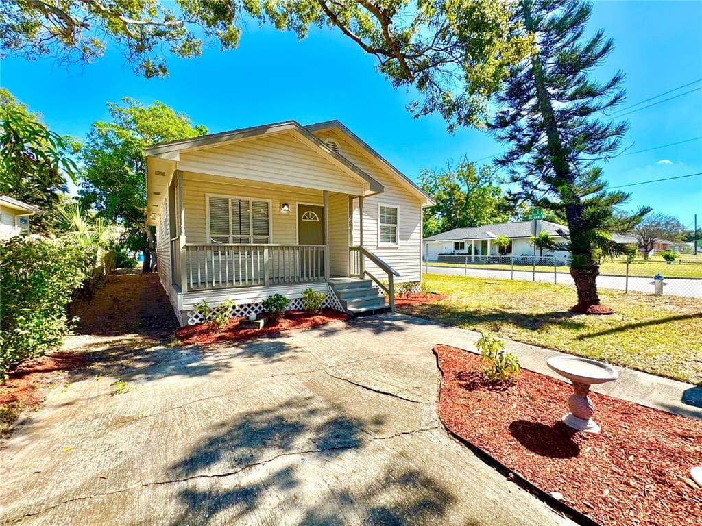 1031 3RD STREET W - 3bd/2ba - $279,950 - BRADENTON, FL