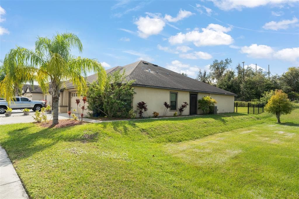 5584 MAGGIORE BOULEVARD - 3bd/2ba - $275,000 - LAKELAND, FL