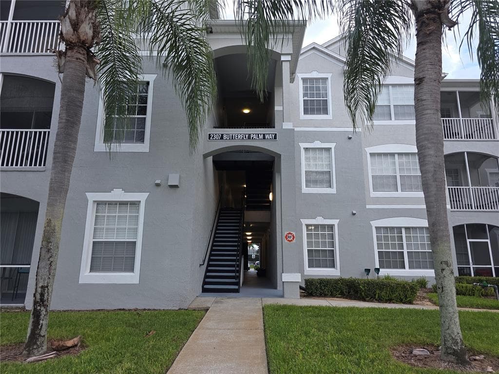 2307 BUTTERFLY PALM WAY UNIT 201 - 3bd/2ba - $229,000 - KISSIMMEE, FL