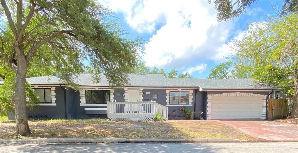 2400 13TH AVENUE S - 3bd/3ba - $350,000 - ST PETERSBURG, FL